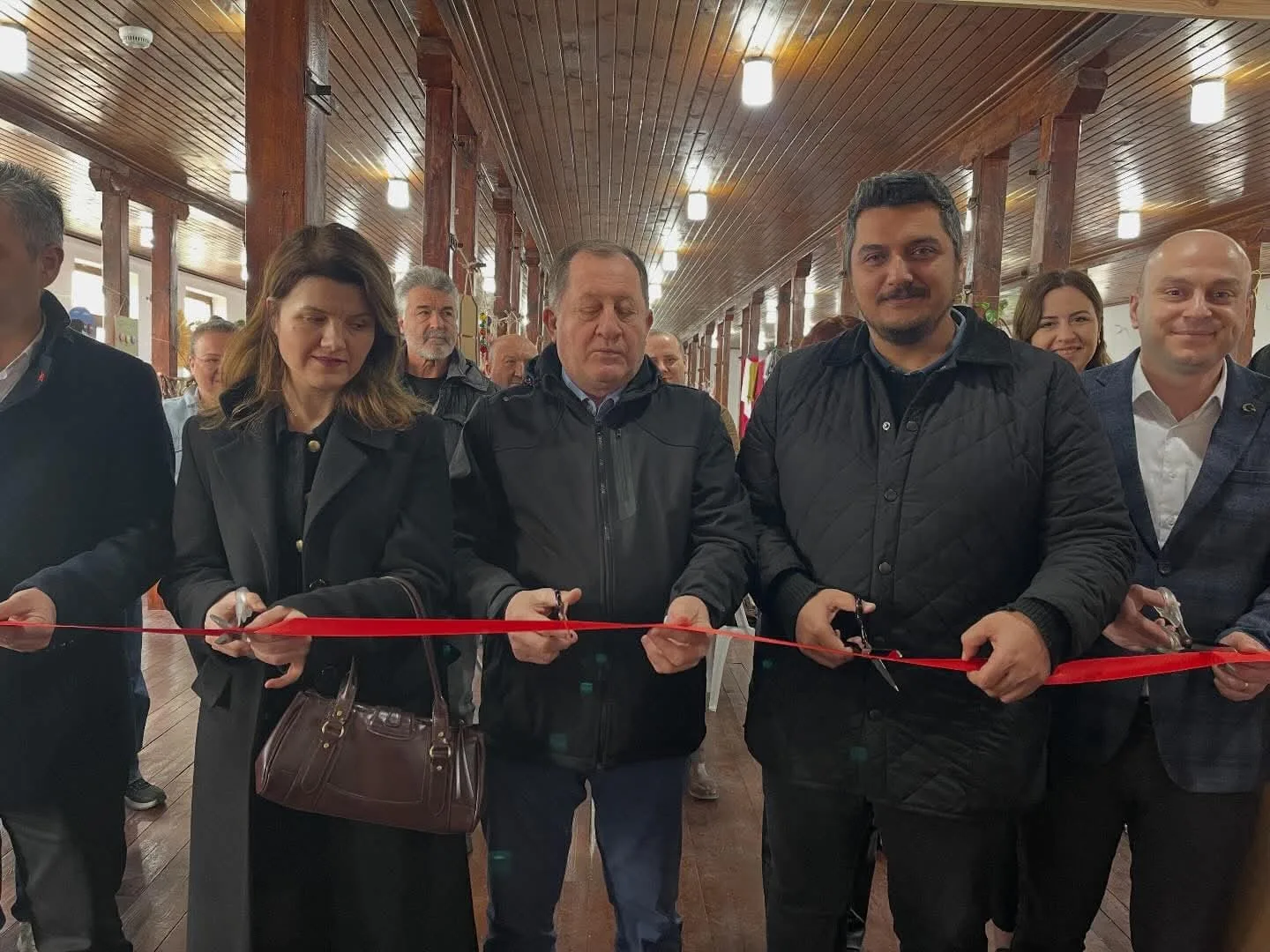 GÖNEN KADIN EL EMEĞİ YILBAŞI ÇARŞISI AÇILDI